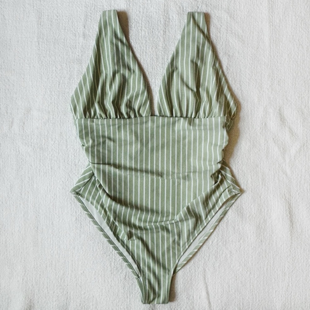 H&M's Women's Light green/white striped Shaping Swimsuit - Size Large NWT